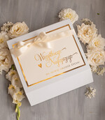  Prezenty dla Młodej Pary  Zestawy z Filiżanką lub Kubkiem Praktyczny Prezent ślubny dla Młodej Pary, zestaw z filiżanką dla Pary Młodej, co dać zamiast kwiatów Parze Młodej, filiżanki dla Pary Młodej z napisami, box z filiżankami dla Pary Młodej na ślub4