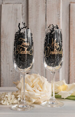  Prezenty dla Młodej Pary  zestawy i akcesoria do wina i drinków Co dać na prezent dla Młodej Pary, Co warto dać na prezent ślubny, eleganckie złote kieliszki mąż i żona, prezenty dla Młodej Pary 3