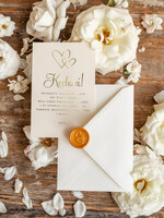  Prezenty dla Młodej Pary  zestawy i akcesoria do wina i drinków Pomysłowe prezenty na ślub dla Pary Młodej, naklejka na butelkę z dedykacją, kieliszki z napisami Mąż Żona, pomysł na prezent dla Pary Młodej 5