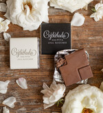  Prezenty dla Młodej Pary  zestawy i akcesoria do wina i drinków Pomysłowe prezenty na ślub dla Pary Młodej, naklejka na butelkę z dedykacją, kieliszki z napisami Mąż Żona, pomysł na prezent dla Pary Młodej 7