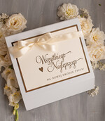  Prezenty dla Młodej Pary  zestawy i akcesoria do wina i drinków Co dać na prezent dla Młodej Pary, Co warto dać na prezent ślubny, eleganckie złote kieliszki mąż i żona, prezenty dla Młodej Pary9