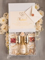  Prezenty dla Młodej Pary  zestawy i akcesoria do wina i drinków Co dać na prezent dla Młodej Pary, Co warto dać na prezent ślubny, eleganckie złote kieliszki mąż i żona, prezenty dla Młodej Pary0