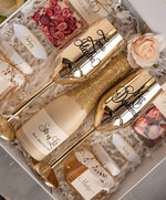  Prezenty dla Młodej Pary  zestawy i akcesoria do wina i drinków prezenty na ślub dla Młodej Pary, pomysł jak dać pieniądze dla nowożeńców zestaw prezentowy dla Pary Młodej, eleganckie złote kieliszki mąż i żona6