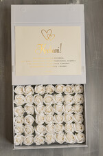  Prezenty dla Młodej Pary  zestawy i akcesoria do wina i drinków Pudełko pełne róż, ozdobne pudełko z mydlanymi różami i kartką, pudełko prezentowe z dedykacja dla Młodej Pary, pudełko wypełnione mydlanymi różami 0