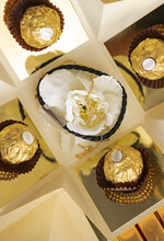 Prezenty, Podziękowania dla Rodziców zestawy słodkości, pudełka na prezenty  Najmodniejsze podziękowanie dla Rodziców, prezent bombonierka podziękowanie Rodzicom, exploding box z bransoletkami, różą i czekoladkami zestaw prezentowy dla Mamy i Taty na Ślub11