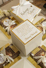 Prezenty, Podziękowania dla Rodziców zestawy słodkości, pudełka na prezenty  Najmodniejsze podziękowanie dla Rodziców, prezent bombonierka podziękowanie Rodzicom, exploding box z bransoletkami, różą i czekoladkami zestaw prezentowy dla Mamy i Taty na Ślub15