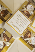 Prezenty, Podziękowania dla Rodziców zestawy słodkości, pudełka na prezenty  Najmodniejsze podziękowanie dla Rodziców, prezent bombonierka podziękowanie Rodzicom, exploding box z bransoletkami, różą i czekoladkami zestaw prezentowy dla Mamy i Taty na Ślub16