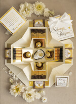 Prezenty, Podziękowania dla Rodziców zestawy słodkości, pudełka na prezenty  Najmodniejsze podziękowanie dla Rodziców, prezent bombonierka podziękowanie Rodzicom, exploding box z bransoletkami, różą i czekoladkami zestaw prezentowy dla Mamy i Taty na Ślub0