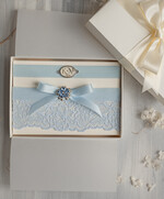 Panna Młoda  podwiązki ślubne podwiązka ślubna niebieska koronkowa i podwiązka z inicjałami Pary Młodej, dwie podwiązki ślubne, niebieska koronkowa podwiązka dla Panny Młodej0