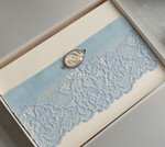 Panna Młoda  podwiązki ślubne niebieska podwiązka z koronki, niebieska podwiązka dla Panny Młodej, niebieska koronkowa podwiązka ślubna z inicłałami Pary Młodej, delikatna podwiązka dla Panny Młodej3