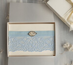 Panna Młoda  podwiązki ślubne niebieska podwiązka z koronki, niebieska podwiązka dla Panny Młodej, niebieska koronkowa podwiązka ślubna z inicłałami Pary Młodej, delikatna podwiązka dla Panny Młodej0