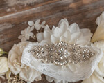 Panna Młoda  podwiązki ślubne koronkowa podwiązka dla Panny Młodej zdobiona kryształkami, elastyczna koronka w kolorze białym z kamieniami3
