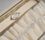 Panna Młoda  podwiązki ślubne kremowa delikatna podwiązka ślubna koronkowa podwiązka z ozdobnymi kamieniami, dwie podwiązki ślubne, podwiązka dla Panny Młodej z koronki z perełkami2