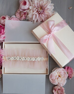 Panna Młoda  podwiązki ślubne podwiązka ślubna tiulowa, podwiązka ślubna dla Panny Młodej z perełkami, podwiązka dla Panny Młodej z tiulu z koralikami, podwiązka z tiulu0