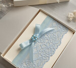 Panna Młoda  podwiązki ślubne niebieska podwiązka dla Panny Młodej, niebieska koronkowa podwiązka ślubna z ozdobnym kamieniem, delikatna podwiązka dla Panny Młodej2