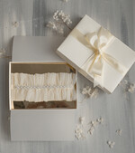 Panna Młoda  podwiązki ślubne podwiązka ślubna tiulowa, podwiązka ślubna dla Panny Młodej z perełkami, podwiązka dla Panny Młodej z tiulu z koralikami0