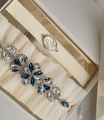 Panna Młoda  podwiązki ślubne podwiązki ślubne z niebieskimi kamieniami koronkowa podwiązka z ozdobnymi kamieniami, dwie podwiązki ślubne, podwiązki dla Panny Młodej z inicjałami Pary Młodej1