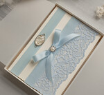 Panna Młoda  podwiązki ślubne podwiązka ślubna niebieska koronkowa i podwiązka z inicjałami Pary Młodej, dwie podwiązki ślubne, niebieska koronkowa podwiązka dla Panny Młodej1