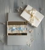 Panna Młoda  podwiązki ślubne podwiązka ślubna tiulowa z niebieską wstążką, podwiązka ślubna dla Panny Młodej z niebieską kokardką, podwiązka dla Panny Młodej z tiulu0