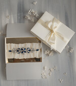 Panna Młoda  podwiązki ślubne podwiązka ślubna tiulowa, podwiązka ślubna dla Panny Młodej z niebieskimi ozdobnymi kamieniami, podwiązka dla Panny Młodej z tiulu z ozdobnymi kamieniami0