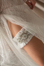 Panna Młoda  podwiązki ślubne  podwiązka z miękkniego tiulu z kryształkami dla Panny Młodej, śmietankowa podwiązka ślubna tiulowa, ecru podwiązka ślubna0