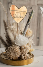  Prezenty dla Młodej Pary  flowerbox, kartki z życzeniami, pudełka na prezenty prezenty z okazji ślubu dla Pary Młodej, kwiaty w szklanej kopule, kompozycja kwiatowa w szklanej kopule, fiolka na pieniądze dla młodej pary, suszone kwiaty w szkle9