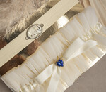 Prezenty dla Panny Młodej  podwiązki ślubne  prezent z okazji ślubu dla Panny Młodej, podwiązka dla Panny Młodej, podwiązka ślubna z inicjałami, podwiązka z niebieskim dodatkiem, elegancka i subtelna podwiązka dla Panny Młodej4