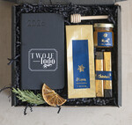 Prezenty oferta dla Firm kalendarze  Prezenty świąteczne dla klientów zestaw z kalendarzem, Upominek biznesowy terminarz z Logo firmy , Prezent firmowy dla Klientów box kosz prezentowy1