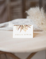 Winietki Nowoczesne prosta forma  delikatna grafika na winietkach ślubnych, proste i eleganckie winietki na stół weselny, wizytówki ślubne ecru z grafiką, nowoczesne wizytówki na stoły weselne2
