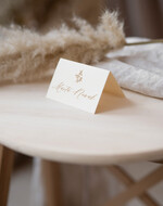 Winietki Nowoczesne prosta forma  rustykalne winiekti ecru, delikatna grafika na winietkach ślubnych, proste i eleganckie winietki na stół weselny, nowoczesne wizytówki na stoły weselne1