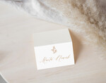 Winietki Nowoczesne prosta forma  rustykalne winiekti ecru, delikatna grafika na winietkach ślubnych, proste i eleganckie winietki na stół weselny, nowoczesne wizytówki na stoły weselne3