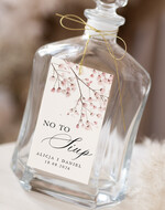 Zawieszki na butelki Nowoczesne prosta forma  zawieszki na butelki weselne, zawieszki weselne z imionami pary młodej, karteczki na weselny trunek, zawieszki ślubne, delikatne zawieszki na alkohol na weselu1