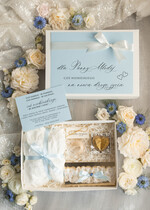 Prezenty dla Panny Młodej  zestawy z koszulką na noc poślubną Prezent na wieczór Panieński - komplet na noc poslubną box prezentowy z podwiązką coś niebieskiego 1