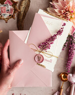 Zaproszenia ślubne Wydzierane Brzegi wyjątkowe zaproszenia ślubne z wrzosem, eleganckie zaproszenia na ślub z wrzosem, delikatne zaproszenia slubne, naturalne zaproszenia slubne z wrzosem3