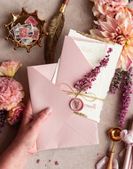 Zaproszenia ślubne Wydzierane Brzegi wyjątkowe zaproszenia ślubne z wrzosem, eleganckie zaproszenia na ślub z wrzosem, delikatne zaproszenia slubne, naturalne zaproszenia slubne z wrzosem4