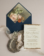 Zaproszenia ślubne Wydzierane Brzegi wydzierane zaproszenia i zawiadomienia na ślub, darte zaproszenia ślubne, płatki złota na zaproszeniach ślubnych, granatowe zaproszenia slubne3