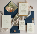 Zaproszenia ślubne Wydzierane Brzegi wydzierane zaproszenia i zawiadomienia na ślub, darte zaproszenia ślubne, płatki złota na zaproszeniach ślubnych, granatowe zaproszenia slubne0