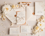 Zaproszenia ślubne Wydzierane Brzegi Zaproszenia ślubne z płatkami złota, delikatne zaproszenia na ślub ze złotem, zaproszenie glamour z jedwabną wstążką, obraz kwiaty vintage1