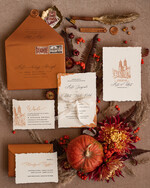 Zaproszenia ślubne Wydzierane Brzegi Zaproszenia ślubne miedziane rogi, delikatne zaproszenia na ślub z miedzią, zaproszenie glamour z białą wstążką, zaproszenie ze szkicem miejsca wesela1