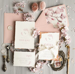 Zaproszenia ślubne Wydzierane Brzegi Wydzierane zaproszenia ślubne z płatkami złota, delikatne zaproszenia na ślub ze złotem, darte zaproszenie z płatkami złota, złote zaproszenia na ślub1