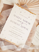 Zaproszenia ślubne z perełkami / tłoczeniem darte złocone zaproszenia ślubne z perełkami, minimalistyczne zaproszenie na ślub z perełkami i kalkową kopertą, rwane złocone zaproszenie na ślub cywilny perły10