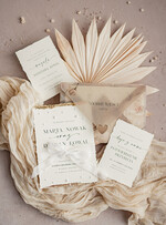 Zaproszenia ślubne z perełkami / tłoczeniem darte złocone zaproszenia ślubne z perełkami, minimalistyczne zaproszenie na ślub z perełkami i kalkową kopertą, rwane złocone zaproszenie na ślub cywilny perły3