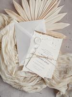 Zaproszenia ślubne z perełkami / tłoczeniem darte złocone zaproszenia ślubne z perełkami, minimalistyczne zaproszenie na ślub z perełkami i kalkową kopertą, rwane złocone zaproszenie na ślub cywilny perły2