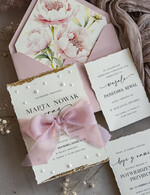 Zaproszenia ślubne z perełkami / tłoczeniem darte złocone zaproszenia ślubne z perełkami, różowe peonie zaproszenie na ślub z perełkam, rwane złocone zaproszenie na ślub cywilny perły i piwonie11