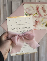 Zaproszenia ślubne z perełkami / tłoczeniem darte złocone zaproszenia ślubne z perełkami, różowe peonie zaproszenie na ślub z perełkam, rwane złocone zaproszenie na ślub cywilny perły i piwonie8