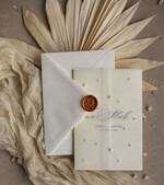 Zaproszenia ślubne z perełkami / tłoczeniem zaproszenia ślubne z perełkami, minimalistyczne zaproszenie na ślub z perełkami i kalką, rwane złocone zaproszenie na ślub cywilny perły12