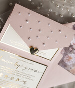 Zaproszenia ślubne z perełkami / tłoczeniem kopertowe złocone zaproszenia ślubne z perełkami, różowe peonie zaproszenie na ślub z perełkam, pudrowy róż złocone zaproszenie na ślub cywilny perły i piwonie11