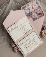 Zaproszenia ślubne z perełkami / tłoczeniem kopertowe złocone zaproszenia ślubne z perełkami, różowe peonie zaproszenie na ślub z perełkam, pudrowy róż złocone zaproszenie na ślub cywilny perły i piwonie9