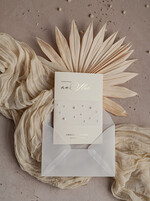 Zaproszenia ślubne z perełkami / tłoczeniem złocone zaproszenia ślubne z perełkami kalkowa koperta , minimalistyczne zaproszenie na ślub z perełkami i kalką, kalkowa obwoluta z perłami złocone zaproszenie na ślub cywilny perły22