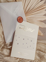 Zaproszenia ślubne z perełkami / tłoczeniem złocone zaproszenia ślubne z perełkami kalkowa koperta , minimalistyczne zaproszenie na ślub z perełkami i kalką, kalkowa obwoluta z perłami złocone zaproszenie na ślub cywilny perły0